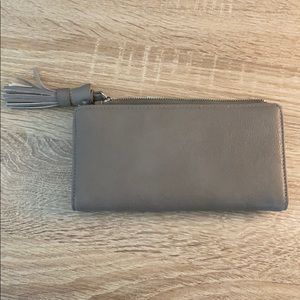 gray wallet
